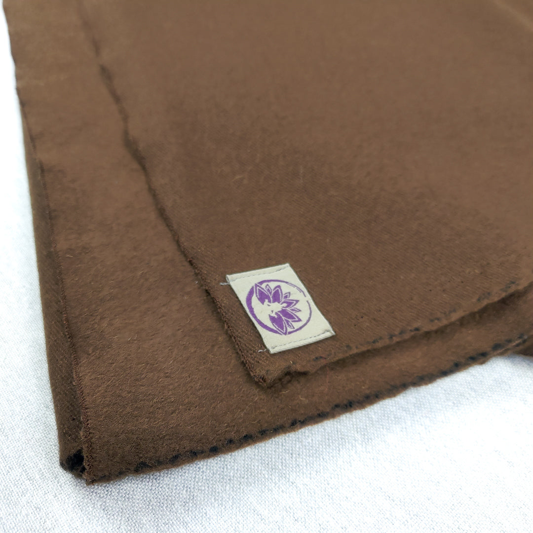 Coperta da yoga in puro cashmere tabacco